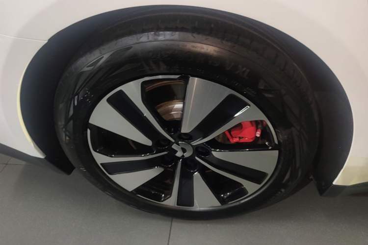 Used Nio ET7 2022 75 kWh Right Rear Wheel Hub
