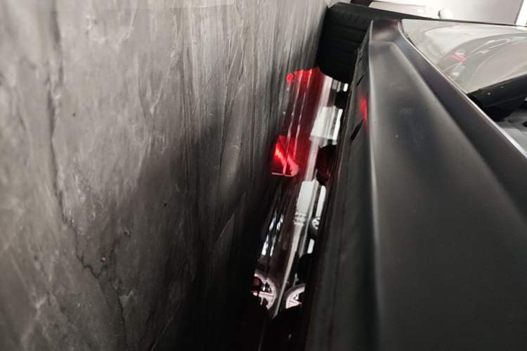 Used Nio ET7 2022 75 kWh Right Side Sill