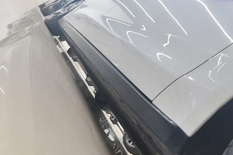 Used Nio ET7 2022 75 kWh Right Side Sill