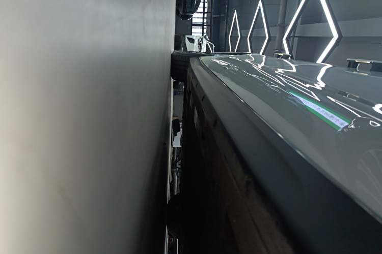Used Nio ET7 2022 75 kWh Right Side Sill