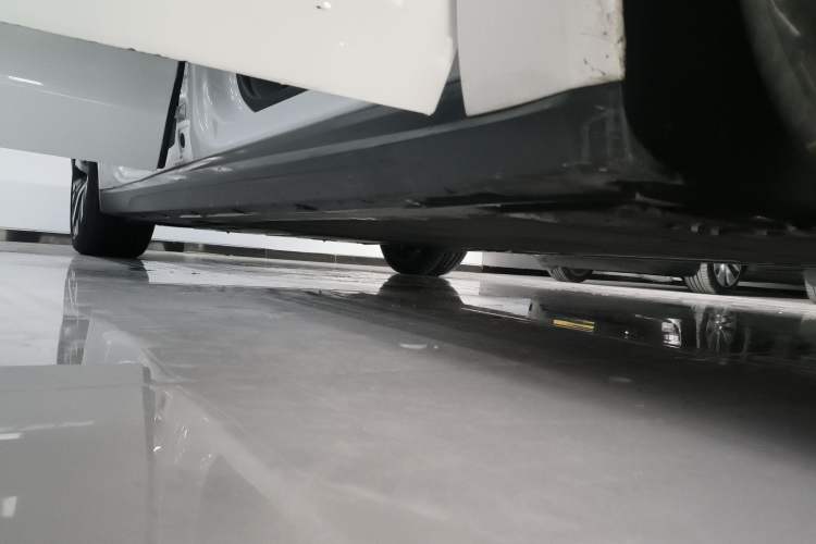 Used Nio ET7 2022 75 kWh Right Side Sill