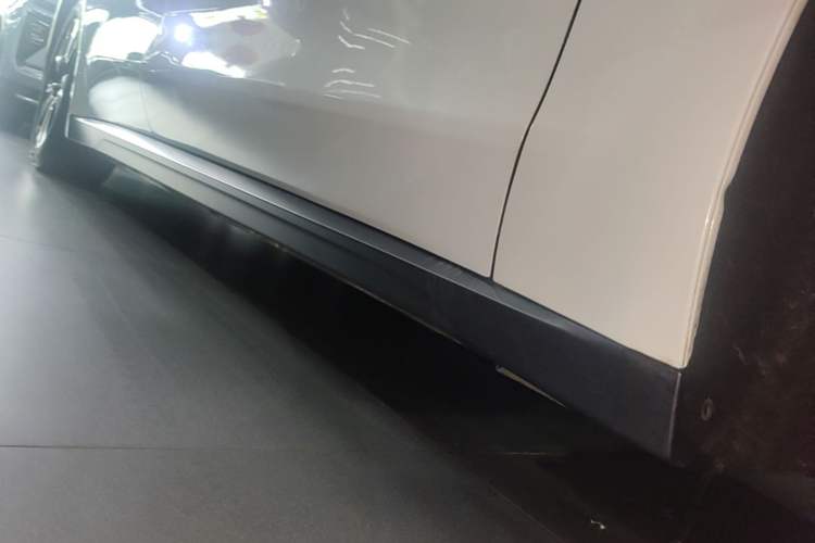 Used Nio ET7 2022 75 kWh Right Side Sill