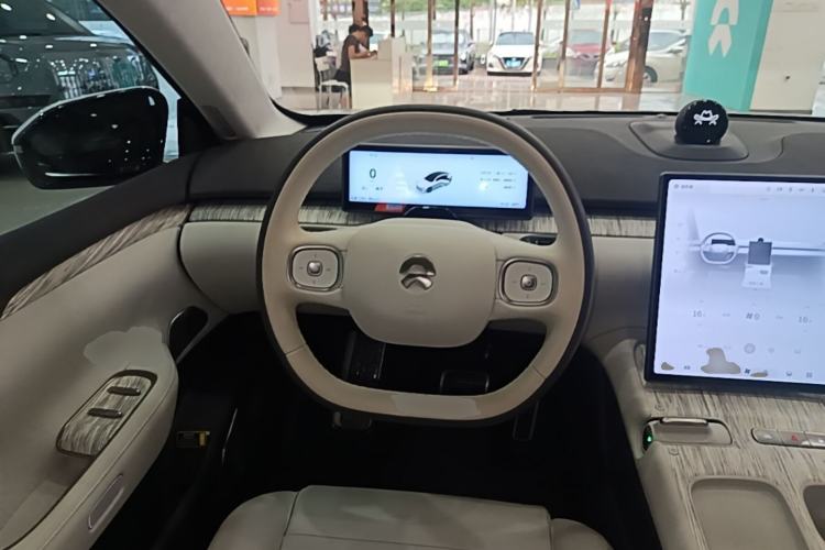 Used Nio ET7 2022 75 kWh Steering Wheel