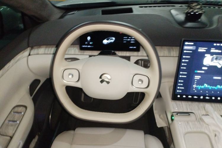 Used Nio ET7 2022 75 kWh Steering Wheel