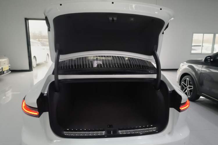 Used Nio ET7 2022 75 kWh Trunk