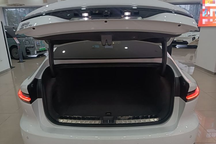 Used Nio ET7 2022 75 kWh Trunk