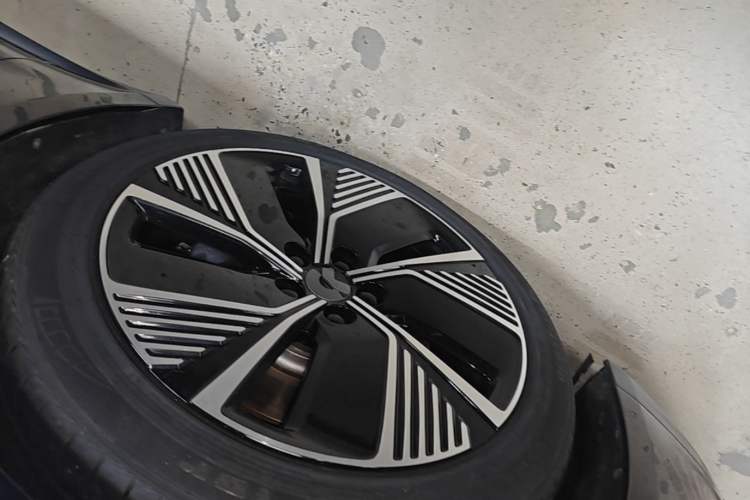 Used Nio ET7 2023 100kWh Signature Edition Left Front Wheel Hub