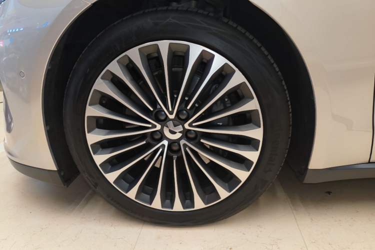 Used Nio ET7 2023 75 kWh Left Front Wheel Hub