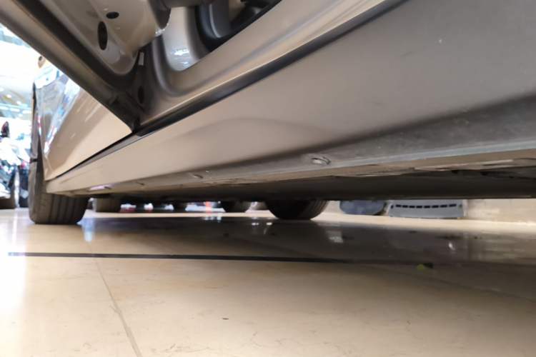 Used Nio ET7 2023 75 kWh Left Side Sill