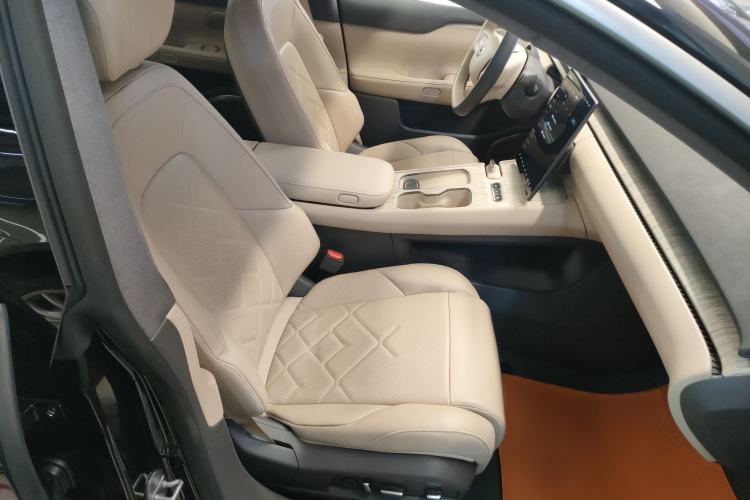 Used Nio ET7 2023 75 kWh Right Front Seat