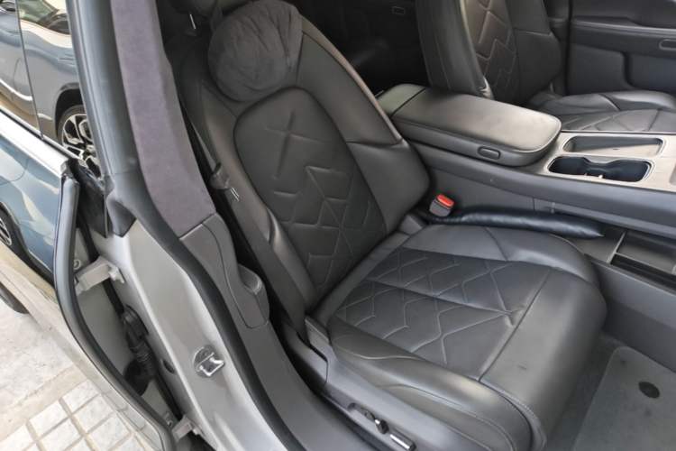 Used Nio ET7 2023 100kWh Signature Edition Right Front Seat