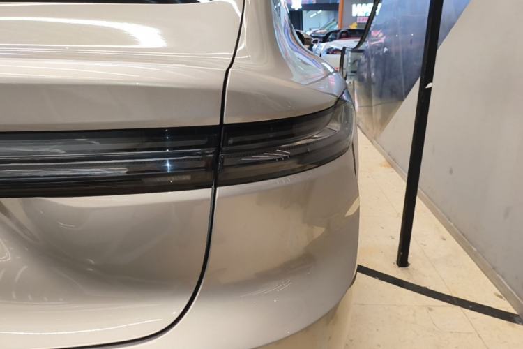 Used Nio ET7 2023 75 kWh Right Rear Taillight