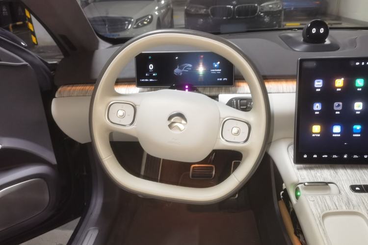 Used Nio ET7 2023 75 kWh Steering Wheel