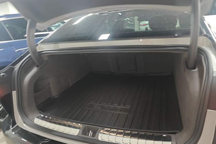 Used Nio ET7 2023 100kWh Signature Edition Trunk