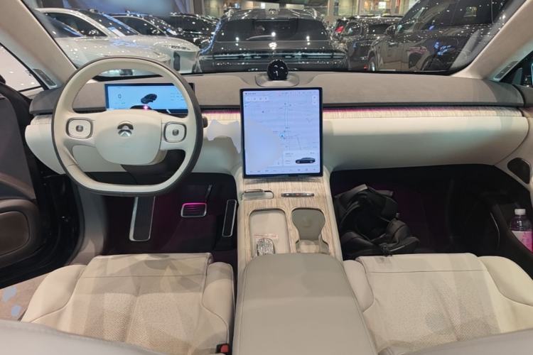 Used Nio ET7 2023 75 kWh Center Console