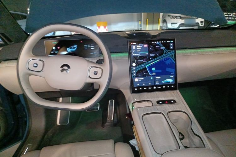 Used Nio ET7 2023 75 kWh Center Console
