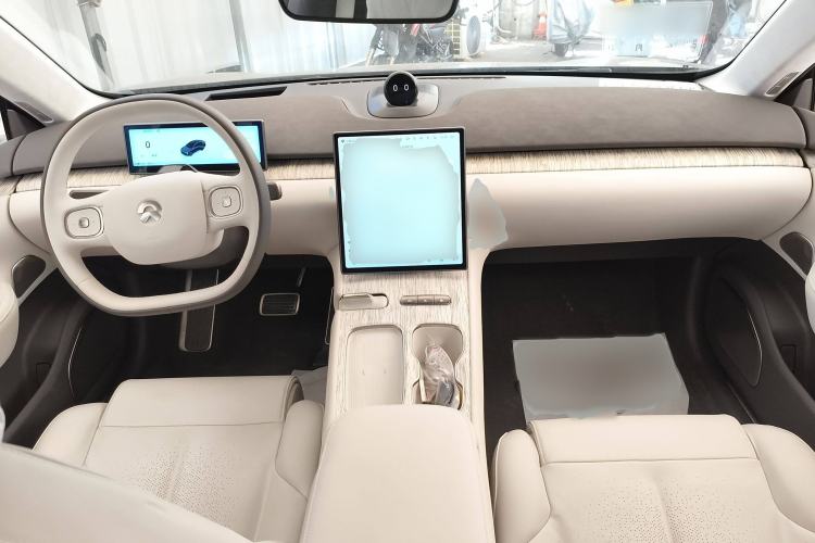 Used Nio ET7 2023 75 kWh Interior 2