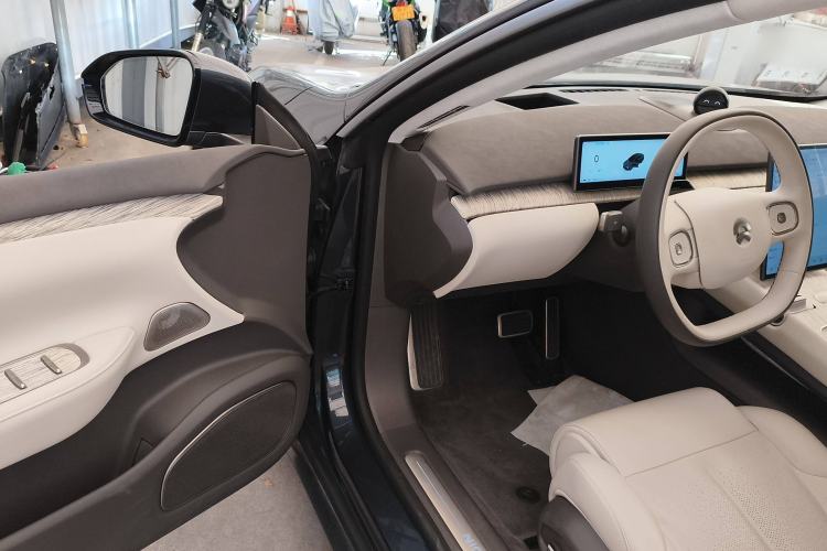 Used Nio ET7 2023 75 kWh Interior 3