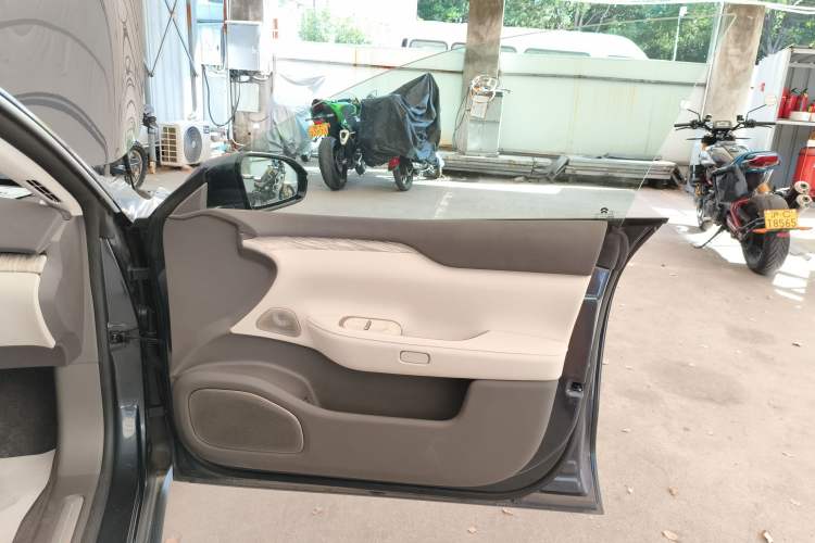 Used Nio ET7 2023 75 kWh Interior 5