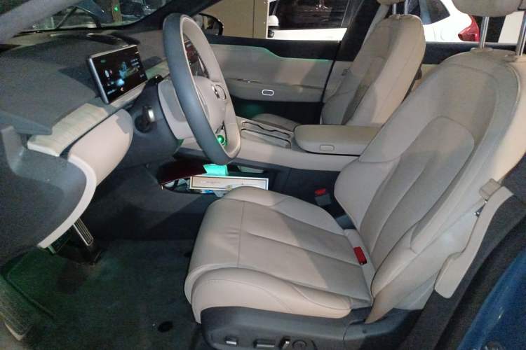 Used Nio ET7 2023 75 kWh Left Front Seat