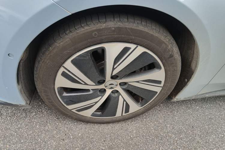 Used Nio ET7 2023 75 kWh Left Front Wheel Hub