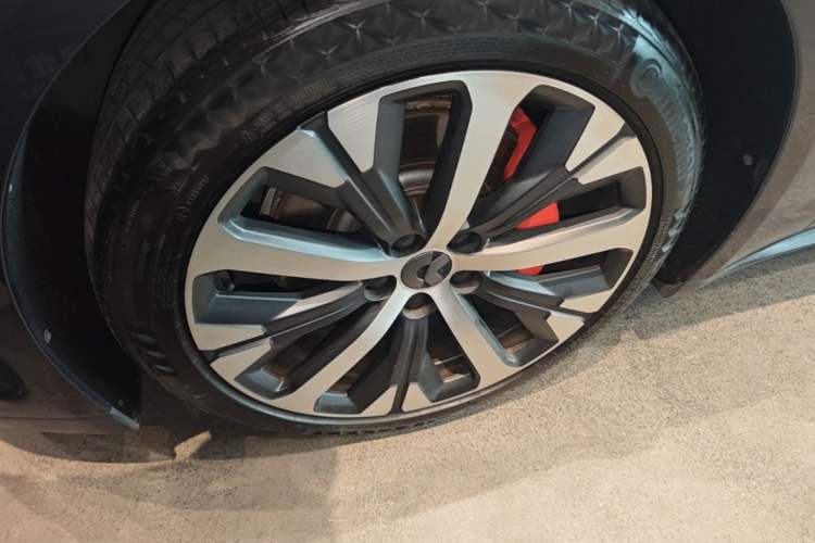 Used Nio ET7 2023 75 kWh Left Front Wheel Hub