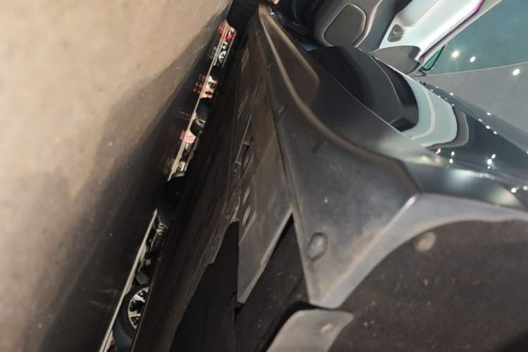 Used Nio ET7 2023 75 kWh Left Side Sill