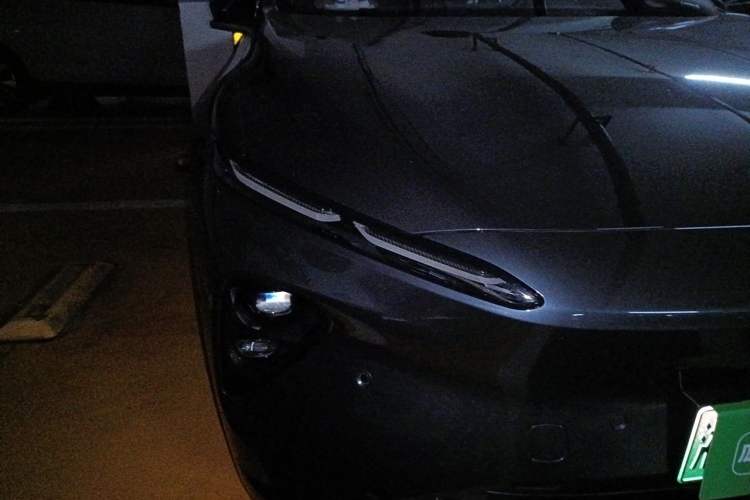 Used Nio ET7 2023 75 kWh Right Front Headlight