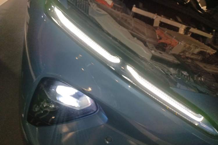 Used Nio ET7 2023 75 kWh Right Front Headlight