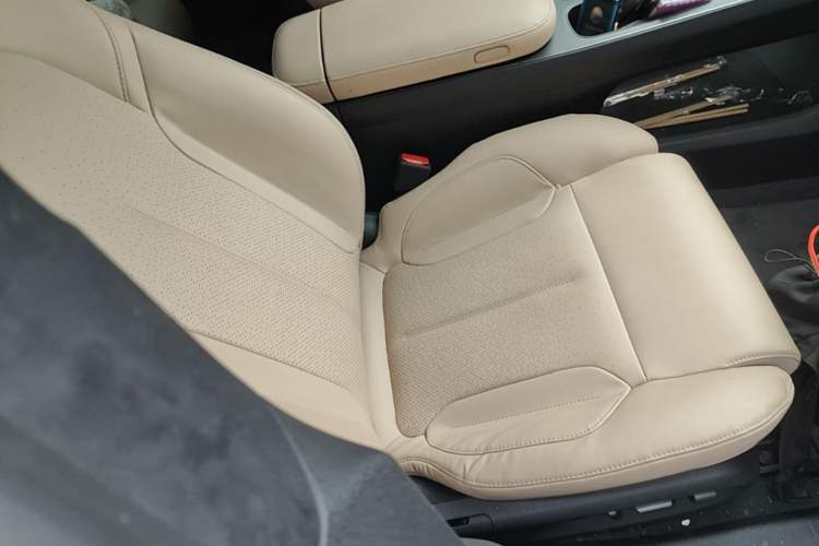 Used Nio ET7 2023 75 kWh Right Front Seat