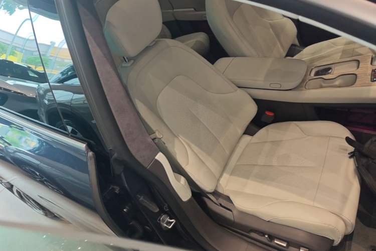 Used Nio ET7 2023 75 kWh Right Front Seat