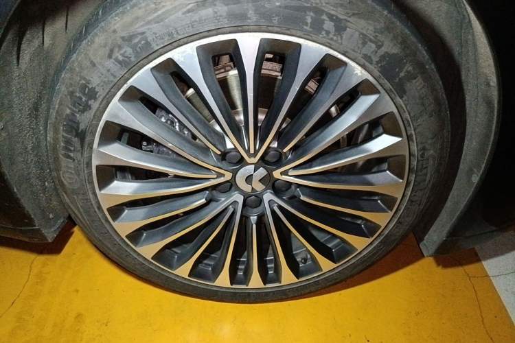Used Nio ET7 2023 75 kWh Right Front Wheel Hub