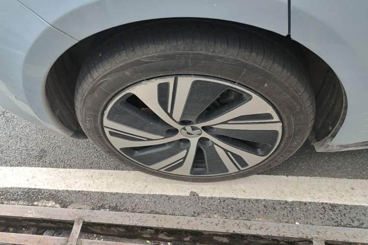 Used Nio ET7 2023 75 kWh Right Rear Wheel Hub
