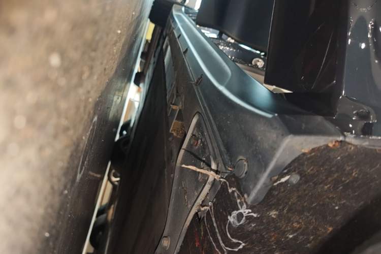 Used Nio ET7 2023 75 kWh Right Side Sill