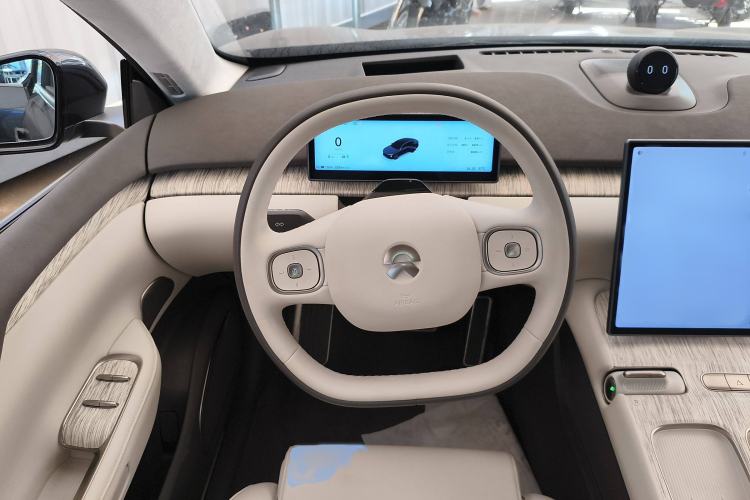 Used Nio ET7 2023 75 kWh Steering Wheel