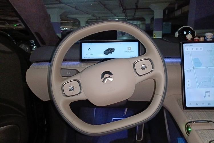 Used Nio ET7 2023 75 kWh Steering Wheel