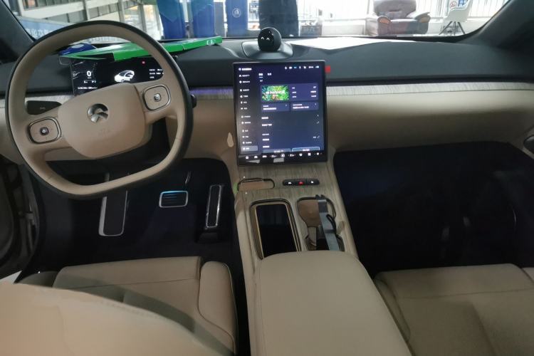 Used Nio ET7 2023 75 kWh Center Console