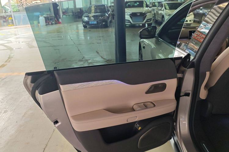 Used Nio ET7 2023 75 kWh Interior 4
