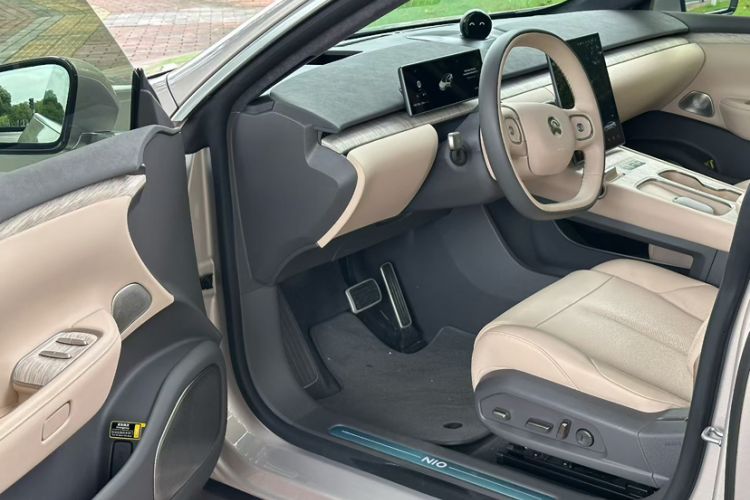 Used Nio ET7 2023 75 kWh Interior 6