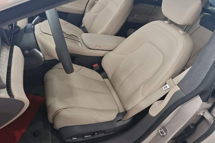 Used Nio ET7 2023 75 kWh Left Front Seat
