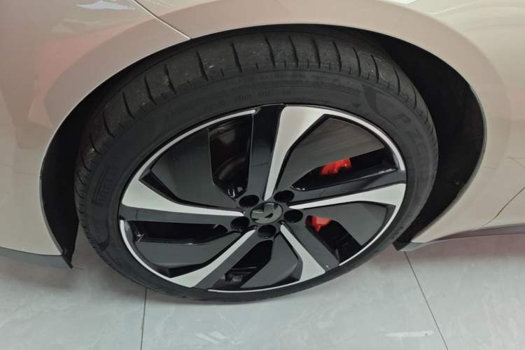 Used Nio ET7 2023 100kWh Signature Edition Left Front Wheel Hub