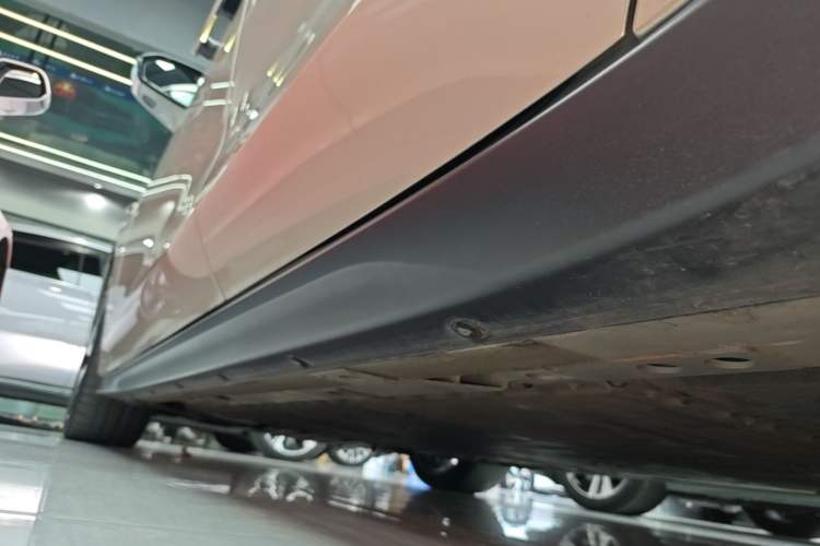 Used Nio ET7 2023 100kWh Signature Edition Left Side Sill