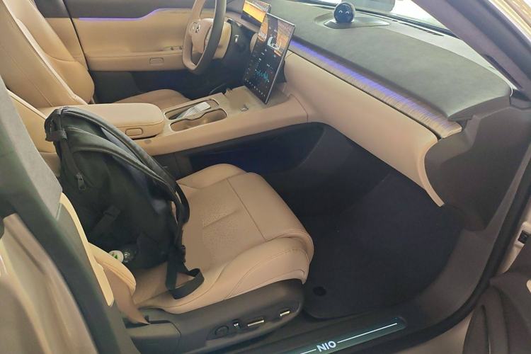 Used Nio ET7 2023 75 kWh Right Front Seat