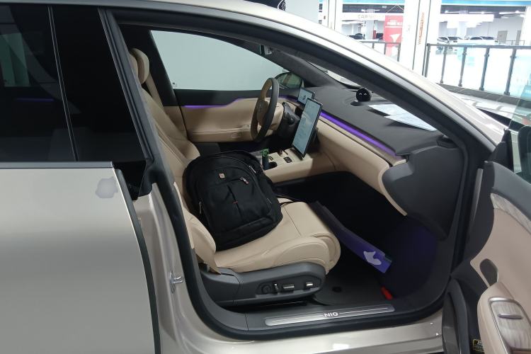 Used Nio ET7 2023 75 kWh Right Front Seat