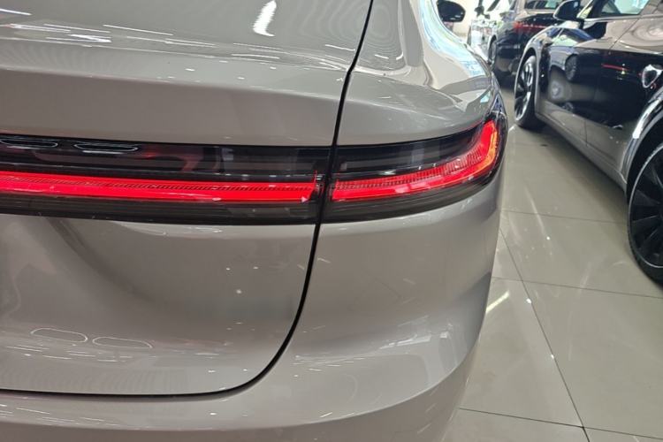 Used Nio ET7 2023 75 kWh Right Rear Taillight