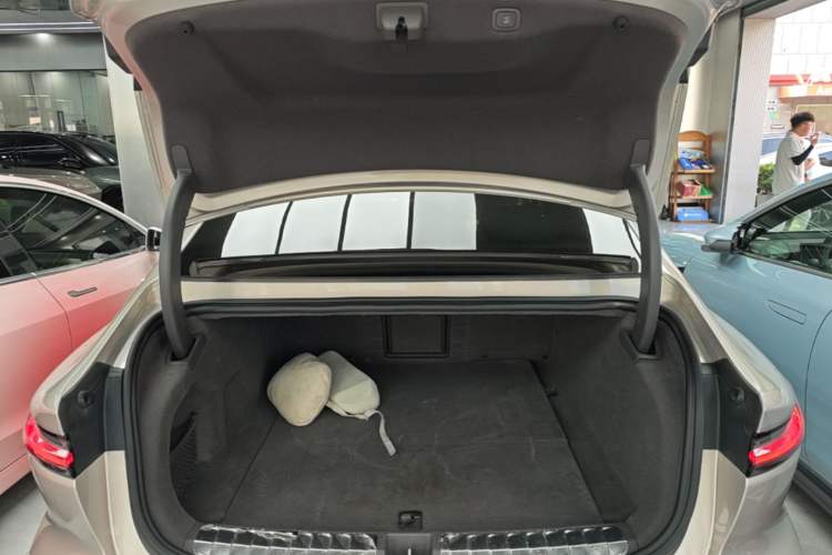 Used Nio ET7 2023 100kWh Signature Edition Trunk