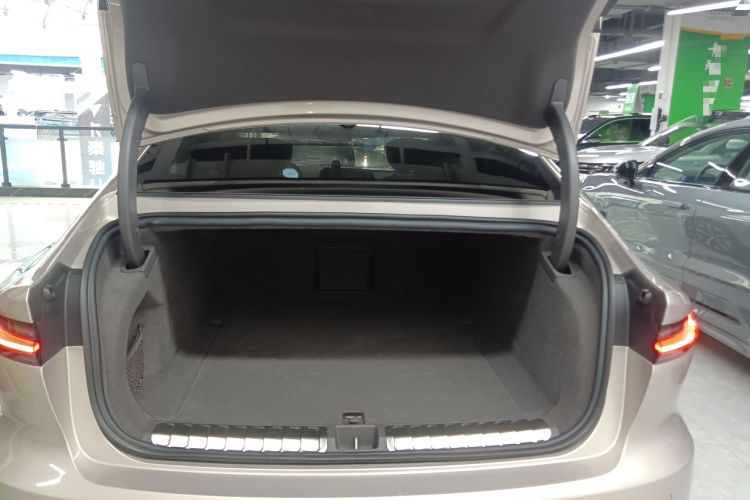 Used Nio ET7 2023 75 kWh Trunk