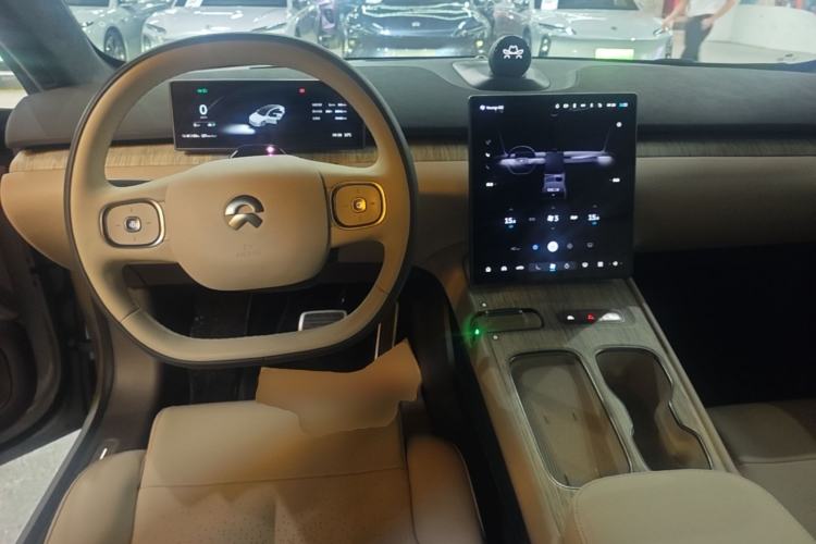 Used Nio ET7 2023 75 kWh Center Console