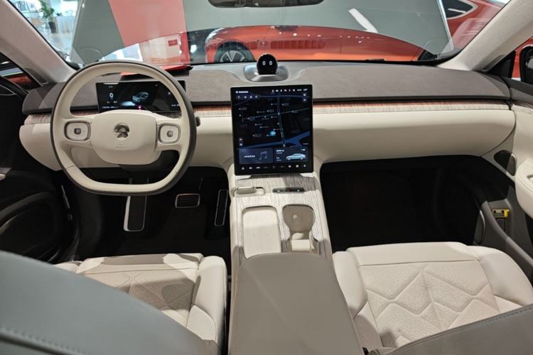 Used Nio ET7 2023 100kWh Signature Edition Center Console