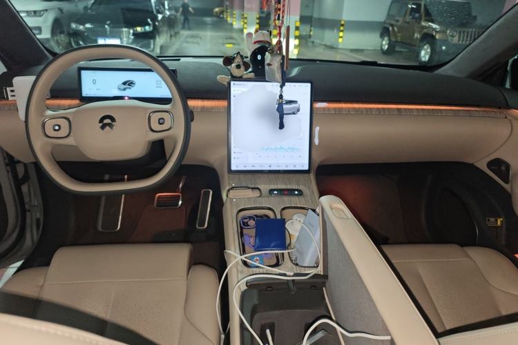 Used Nio ET7 2023 75 kWh Center Console